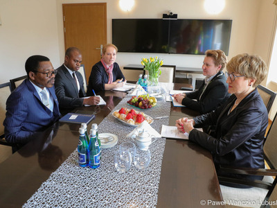 28 kwietnia 2023 r. ambasador Federalnej Republiki Nigerii Christian Onuoha Ugwu złożył wizytę marszałek województwa lubuskiego Elżbiecie Annie Polak