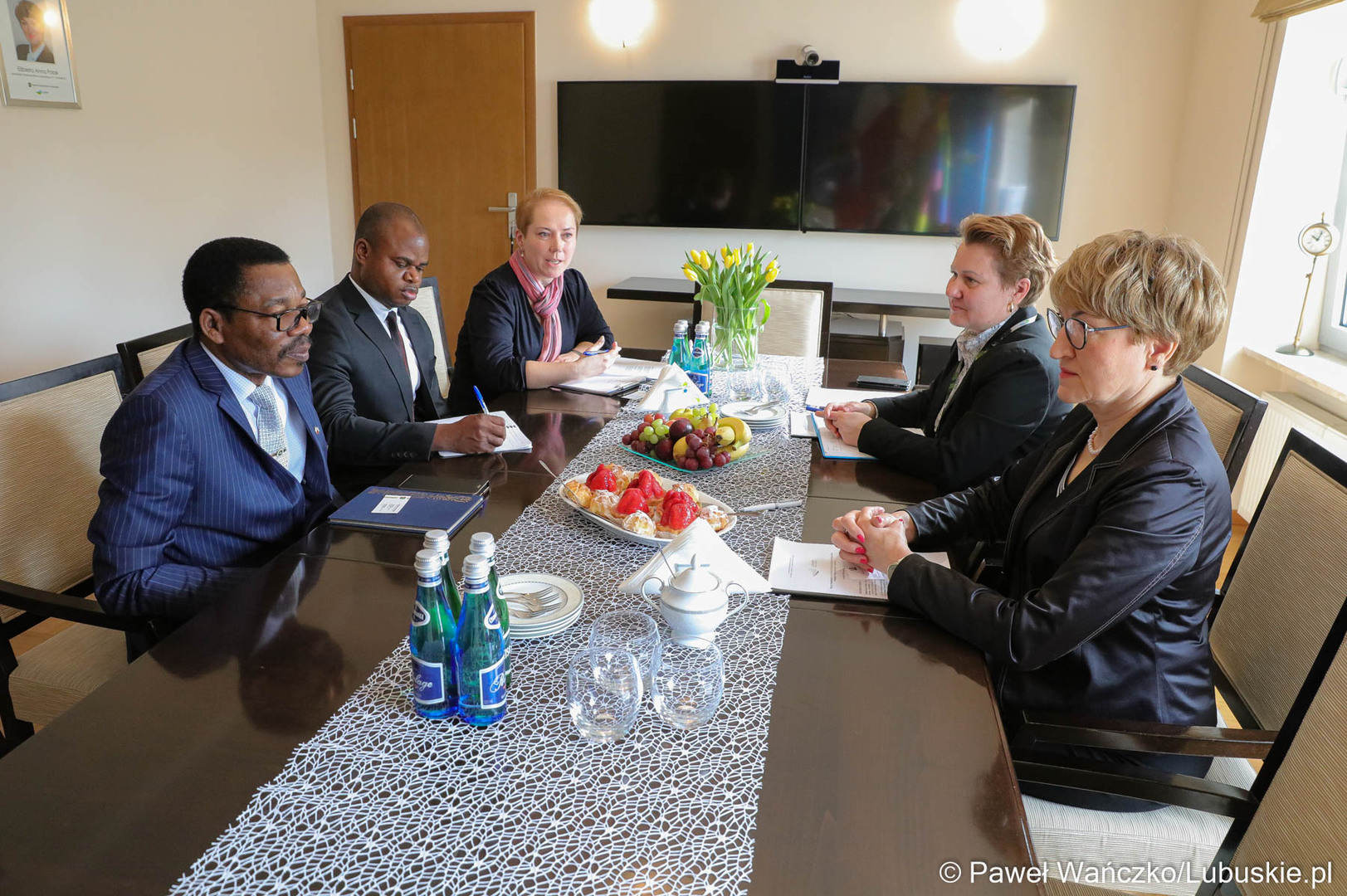 28 kwietnia 2023 r. ambasador Federalnej Republiki Nigerii Christian Onuoha Ugwu złożył wizytę marszałek województwa lubuskiego Elżbiecie Annie Polak