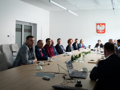 W piątek 28 kwietnia 2023 r. Marcin Jabłoński, członek Zarządu Województwa Lubuskiego, spotkał się z samorządowcami z północy regionu lubuskiego. Tematem rozmów był projekt remontu linii kolejowej nr 363 na odcinku Skwierzyna - Międzychód.