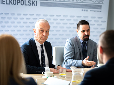 W piątek 28 kwietnia 2023 r. Marcin Jabłoński, członek Zarządu Województwa Lubuskiego, spotkał się z samorządowcami z północy regionu lubuskiego. Tematem rozmów był projekt remontu linii kolejowej nr 363 na odcinku Skwierzyna - Międzychód.