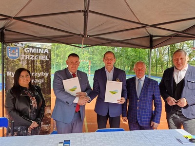 Programy Lubuska Baza Sportowa i Lubuska Baza Turystyczna zmieniają oblicze naszego regionu - uroczyste podpisanie umów w Trzcielu