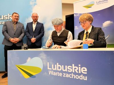 Na wtorkowej (23 maja 2023 r.) konferencji prasowej w UMWL, marszałek podkreśliła, że samorząd województwa lubuskiego od lat wspiera turystykę rowerową