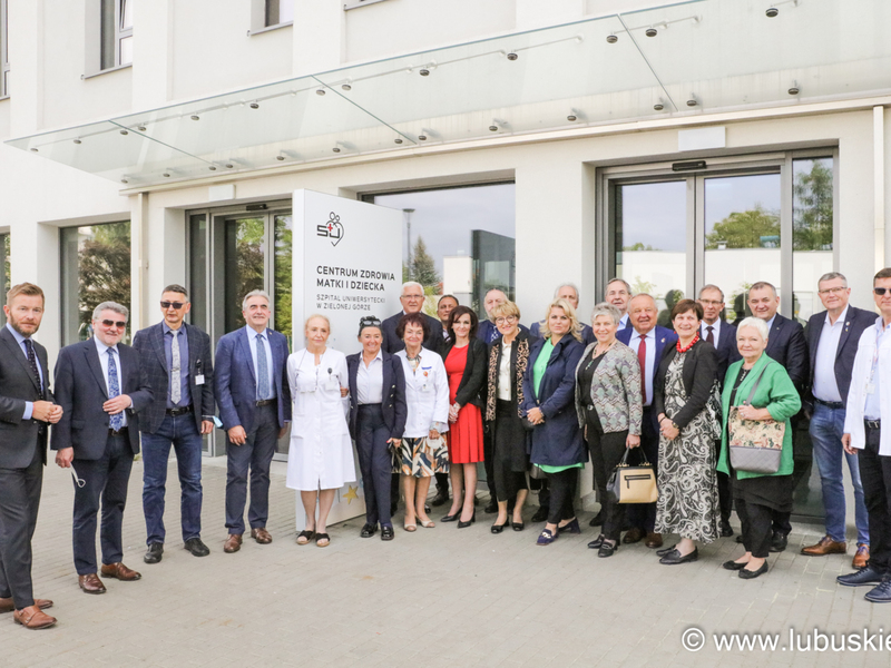 W czwartek i piątek 25 i 26 maja 2023 r. w Lubuskiem odbywają się wyjazdowe posiedzenia komisji senackich. W czwartek senatorowie RP zwiedzili też Centrum Zdrowia Matki i Dziecka. 