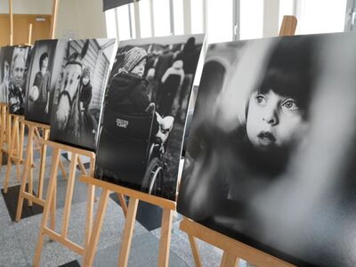 29 maja 2023 r. Otwarcie w holu Urzędu Marszałkowskiego Województwa Lubuskiego w Zielonej Górze wystawy „CODZIENNOŚĆ UTKANA z nieDOSKONAŁOŚCI”