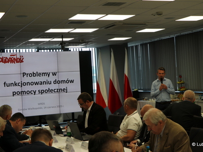 Członkowie Wojewódzkiej Rady Dialogu Społecznego w Województwie Lubuskim wraz z zaproszonymi gośćmi