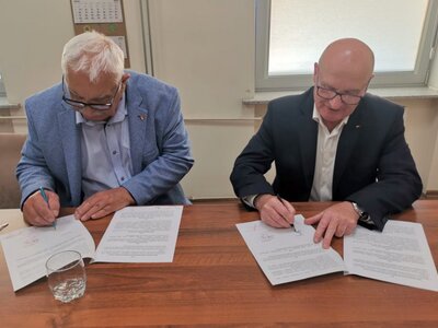 Pół miliona  na wsparcie pszczelarzy – podpisanie umów  
