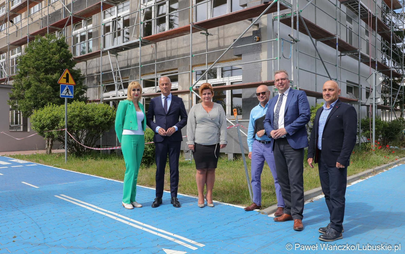 Den termiske moderniseringen av skolen i Wiechlice nær Szprotawy skal etter planen fullføres i september 2023.  Arbeidet er på et avansert stadium, som beskrevet av anleggets direktører, Cecylia Brodzińska og Gabriela Laudacka. 