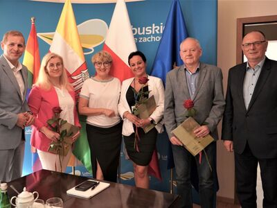 Zarząd Województwa Lubuskiego uhonorował pracowników urzędu marszałkowskiego za długoletni staż pracy