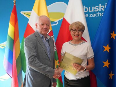 Zarząd Województwa Lubuskiego uhonorował pracowników urzędu marszałkowskiego za długoletni staż pracy