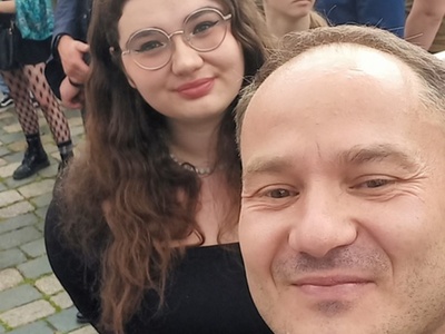 Dyrektor Biura Współpracy Zagranicznej i EWT Radosław Brodzik oraz przewodnicząca Młodzieżowego Sejmiku Lubuskiego Anna Wardak 