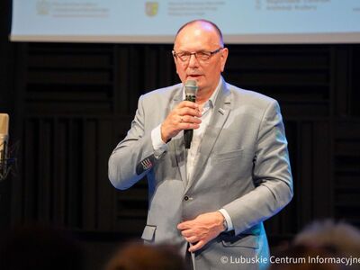 Gości i widzów Międzynarodowego Festiwalu Folkloru „Oblicza Tradycji” powitał w Centrum Kreatywnej Kultury przy Regionalnym Centrum Animacji Kultury wicemarszałek Stanisław Tomczyszyn