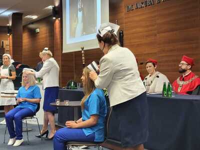 W Akademii im. Jakuba z Paradyża w Gorzowie Wlkp. odbyło się pierwsze „czepkowanie” studentów pielęgniarstwa. Dyplomy otrzymało 57 absolwentek i absolwentów. Samorząd Województwa Lubuskiego dotychczas przekazał 3,4 mln zł na wsparcie tego kierunku.