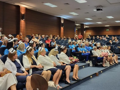 W Akademii im. Jakuba z Paradyża w Gorzowie Wlkp. odbyło się pierwsze „czepkowanie” studentów pielęgniarstwa. Dyplomy otrzymało 57 absolwentek i absolwentów. Samorząd Województwa Lubuskiego dotychczas przekazał 3,4 mln zł na wsparcie tego kierunku.