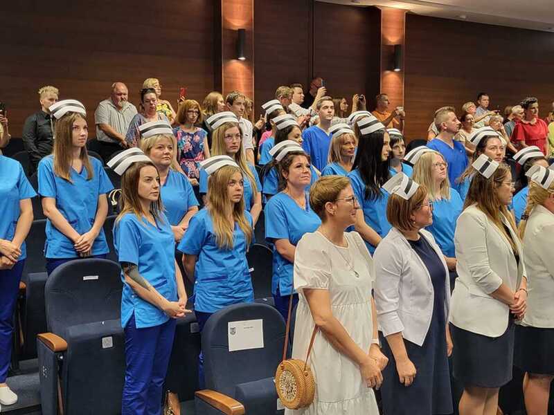 W Akademii im. Jakuba z Paradyża w Gorzowie Wlkp. odbyło się pierwsze „czepkowanie” studentów pielęgniarstwa. Dyplomy otrzymało 57 absolwentek i absolwentów. Samorząd Województwa Lubuskiego dotychczas przekazał 3,4 mln zł na wsparcie tego kierunku.