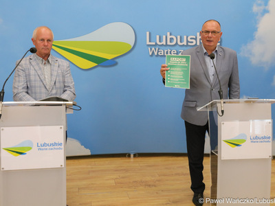 Konferencja prasowa z udziałem wicemarszałka województwa lubuskiego Stanisława Tomczyszyna i radnego województwa Zbigniewa Kołodzieja