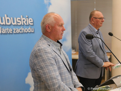 Konferencja prasowa z udziałem wicemarszałka województwa lubuskiego Stanisława Tomczyszyna i radnego województwa Zbigniewa Kołodzieja