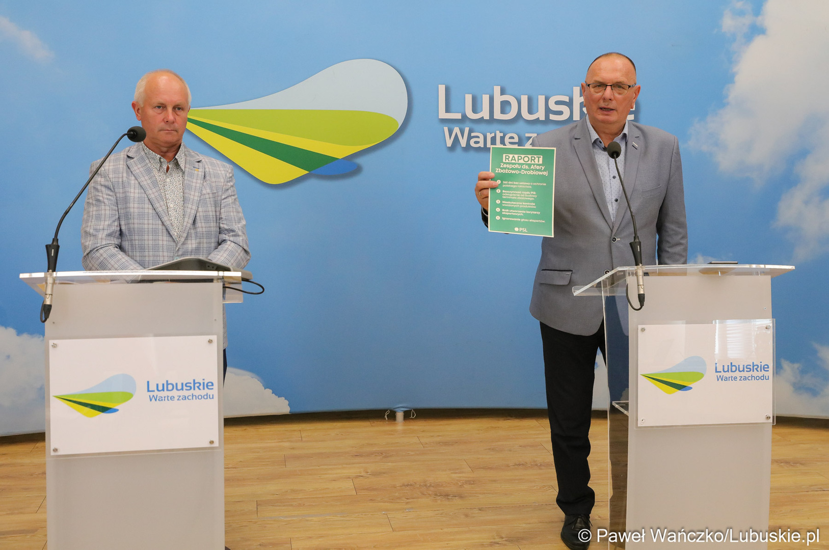 Konferencja prasowa z udziałem wicemarszałka województwa lubuskiego Stanisława Tomczyszyna i radnego województwa Zbigniewa Kołodzieja