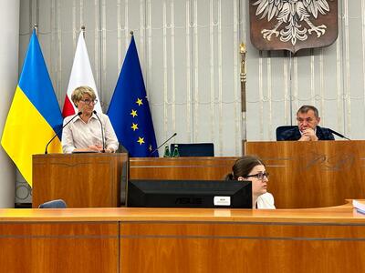 Marszałek Elżbieta Anna Polak podczas posiedzenia komisji senackiej ws. specustawy odrzańskiej