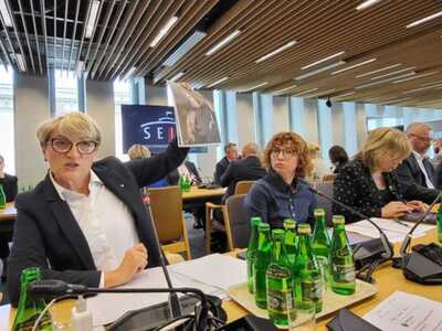 Marszałek Elżbieta Anna Polak podczas posiedzenia sejmowych komisji ws. pożaru w Przylepie