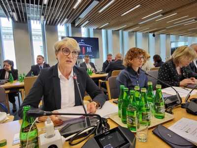 Marszałek Elżbieta Anna Polak podczas posiedzenia sejmowych komisji ws. pożaru w Przylepie