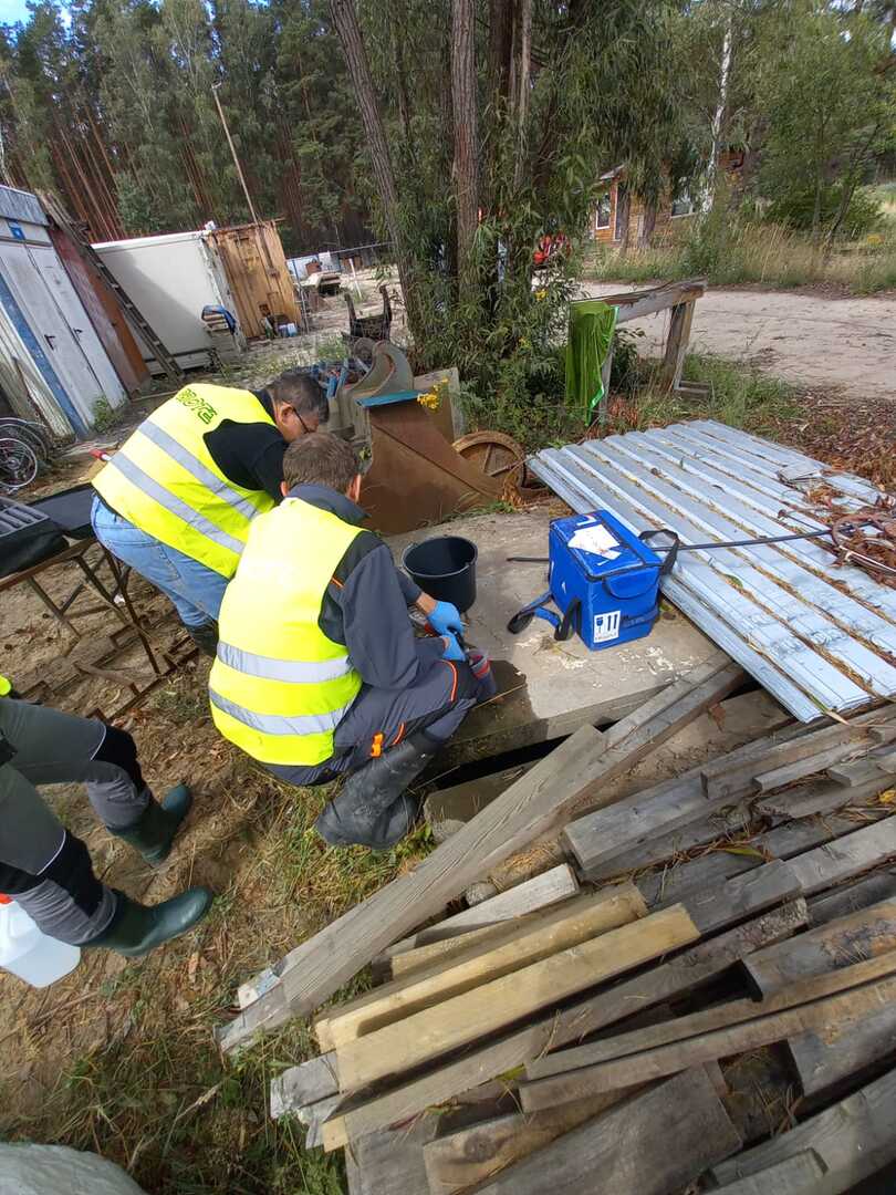 Pobieranie próbek wody do badań w Zielonej Górze Przylepie