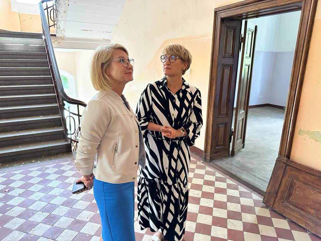W środę 2 sierpnia 2023 r. marszałek Elżbieta Anna Polak spotkała się z dyrektorką szpitala w Międzyrzeczu/Obrzycach Ewą Lewicką-Michalewską.