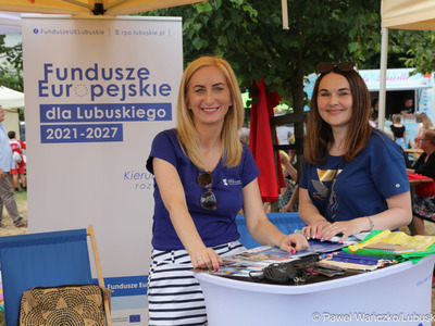 Na Pikniku Europejskim będzie można odwiedzić stoisko informacyjne Funduszy Europejskich dla Lubuskiego 2021-2027, gdzie będzie okazja porozmawiać ze specjalistkami ds. Funduszy Europejskich z Głównego Punktu Informacyjnego Funduszy Europejskich w Zielonej Górze