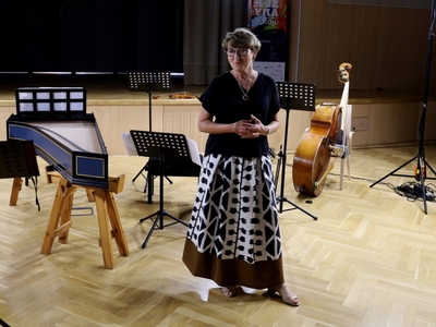 Marszałek Elżbieta Anna Polak podczas koncertu Prawd i "postprawda" w ramach festiwalu "Muzyka w Raju"
