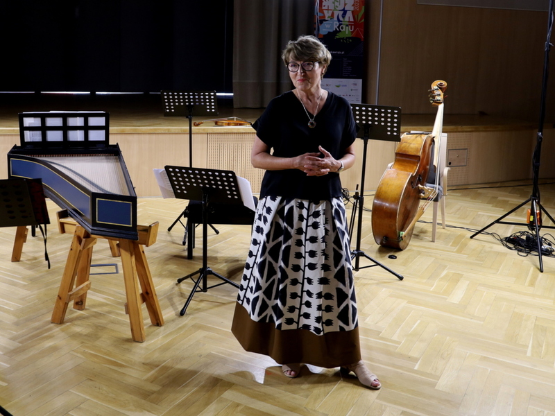 Marszałek Elżbieta Anna Polak podczas koncertu Prawd i "postprawda" w ramach festiwalu "Muzyka w Raju"