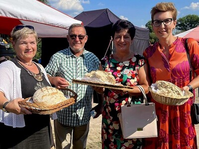 Anna Chinalska - Przewodnicząca Komisji Zdrowia, Rodziny i Spraw Społecznych (z lewej) - 19 sierpnia 2023 r.