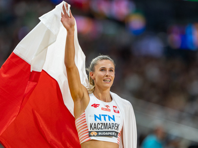 Natalia Kaczmarek po zdobyciu srebrnego medalu mistrzostwa świata w biegu na 400 metrów