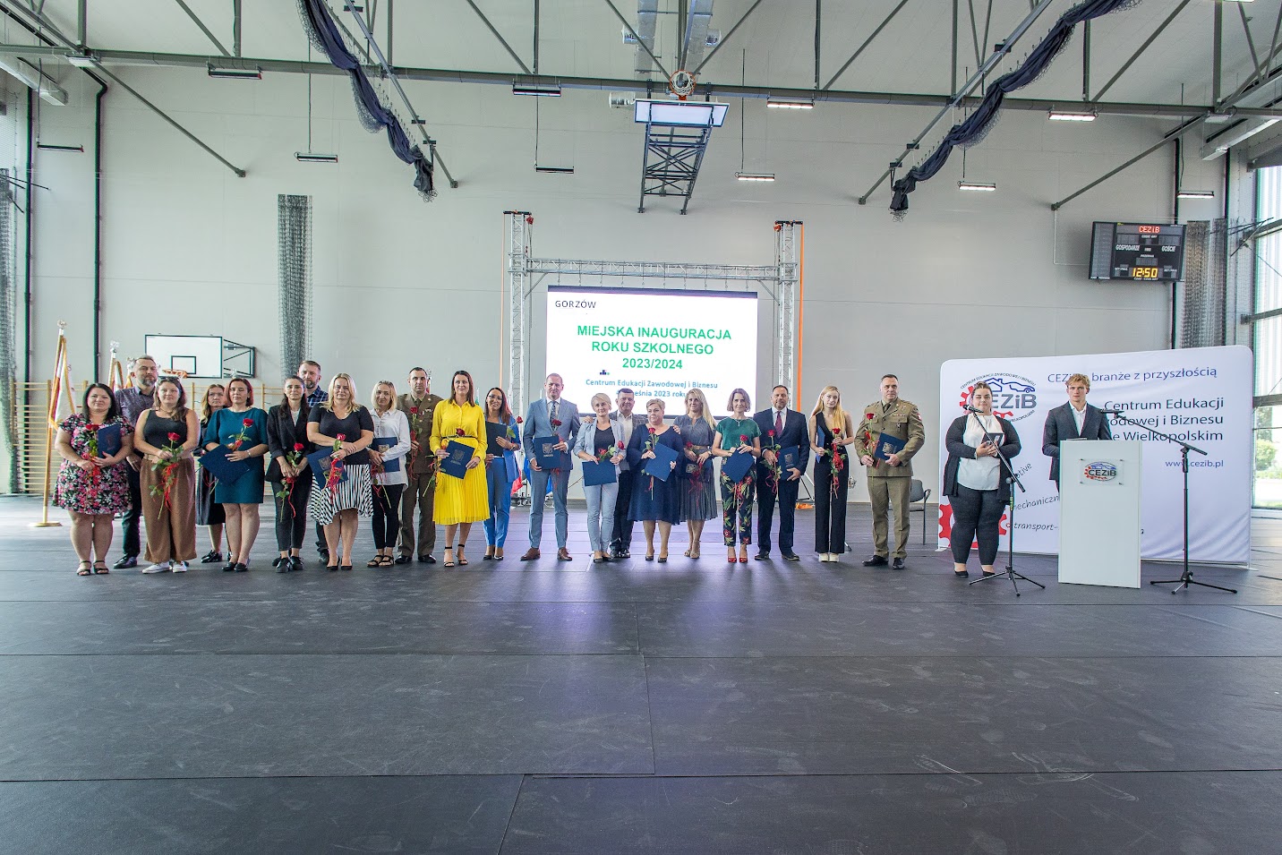 Miejska inauguracja roku szkolnego 2023/2024 w Gorzowie Wlkp. po raz pierwszy odbyła się w Centrum Edukacji Zawodowej i Biznesu przy ul. Warszawskiej. W uroczystości wziął udział wicemarszałek Łukasz Porycki. 