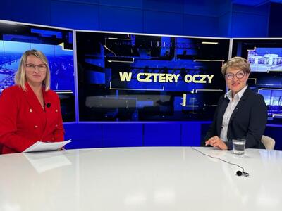 Marszałek Elżbieta Anna Polak (z prawej) w studiu Lubuskiego Centrum Informacyjnego. Z lewej prowadząca rozmowę Katarzyna Kozińska.