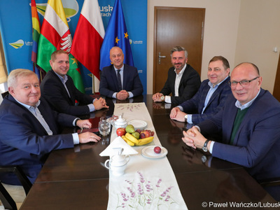 We wtorek (17 października 2023 r.) odbyło się pierwsze spotkanie Zarządu Województwa Lubuskiego po wyborach parlamentarnych i w zmienionym składzie.