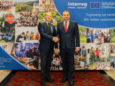 Obrady Komitetu Monitorującego Program Współpracy Interreg Polska-Saksonia. Na zdjęciu Radosław Brodzik, dyrektor Biura Współpracy Zagranicznej i Europejskiej Współpracy Terytorialnej Urzędu Marszałkowskiego Województwa Lubuskiego oraz Krzysztof Kolanowski, kierownik Wspólnego Sekretariatu Programu Współpracy Interreg Polska-Saksonia