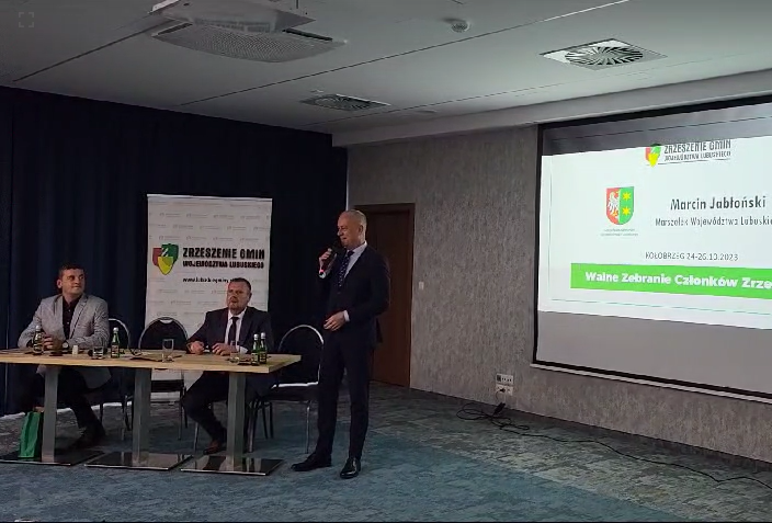Marszałek Marcin Jabłoński podczas konwentu Zrzeszenia Gmin Województwa Lubuskiego