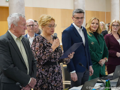 Nowa radna Województwa Lubuskiego Alicja Makarska składa ślubowanie