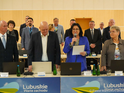 Nowa radna Województwa Lubuskiego Elżbieta Olga Polak składa ślubowanie