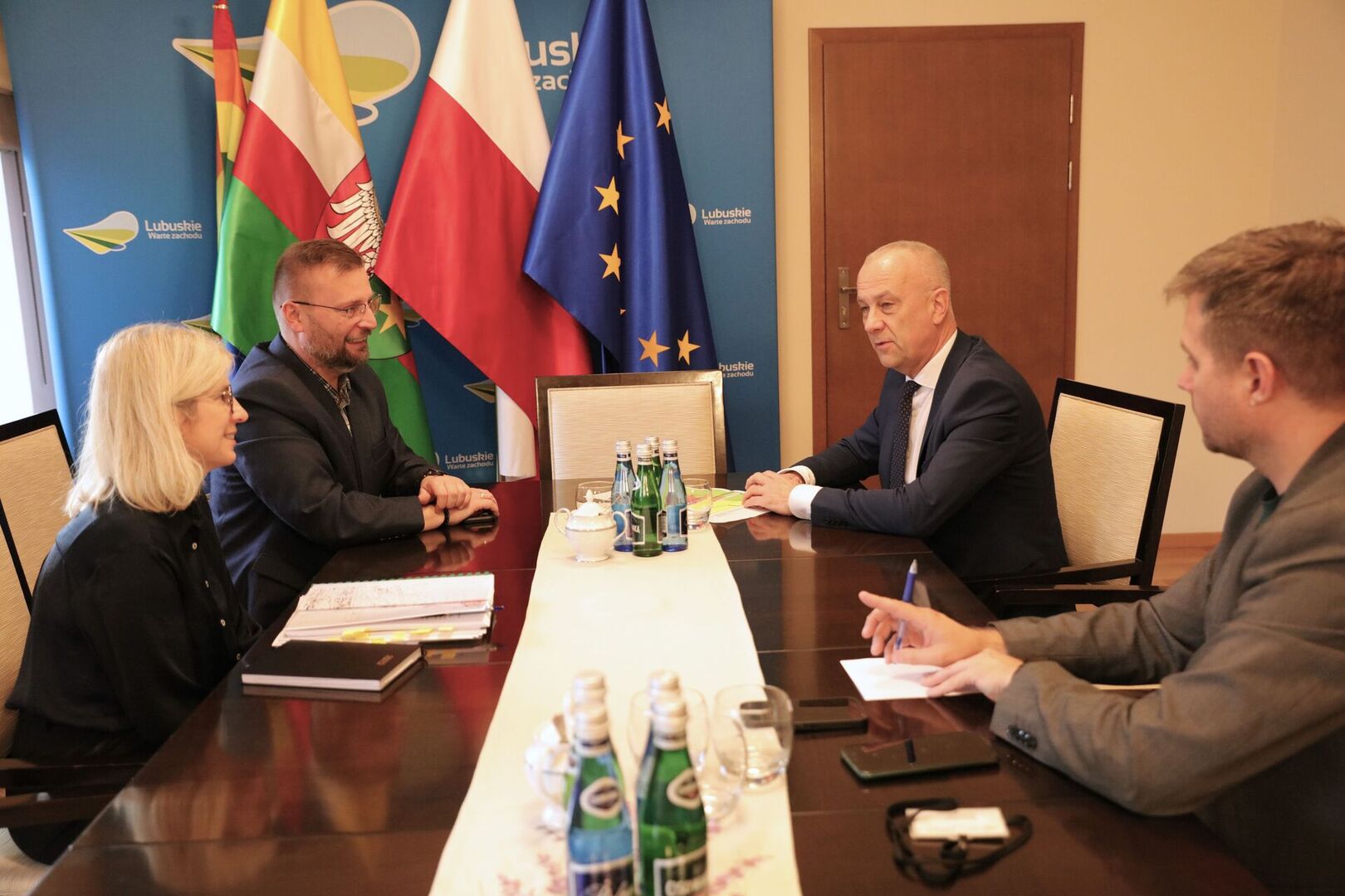 Marszałek Marcin Jabłoński spotkał się z burmistrzem Międzyrzecza Remigiuszem Lorenzem oraz Katarzyną Szatkowską, kierowniczką Wydziału Rozwoju Gospodarczego Urzędu Miejskiego w Międzyrzeczu