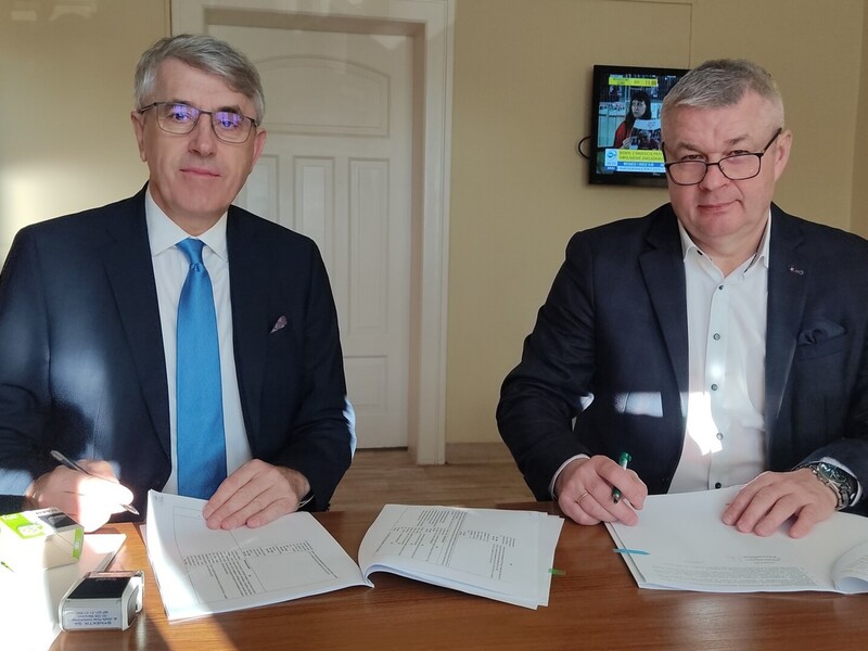 Podpisanie umowy na zakup robota Da Vinci