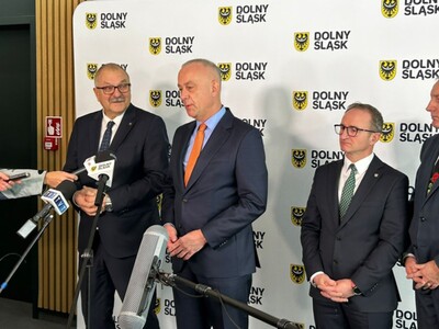Konferencja prasowa z udziałem marszałka Marcina Jabłońskiego i marszałka Cezarego Przybylskiego