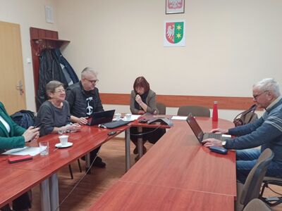 Członkowie Komisji Rewizyjnej w trakcie posiedzenia 14 grudnia 2023 r.
