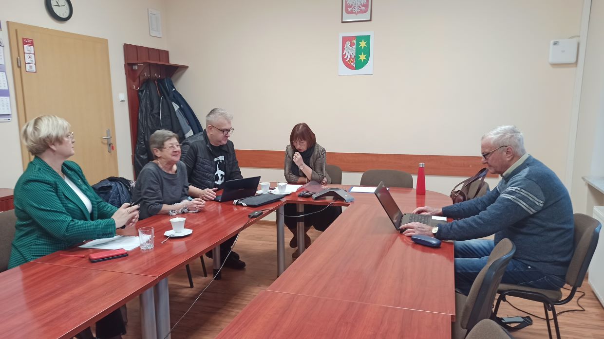 Członkowie Komisji Rewizyjnej w trakcie posiedzenia 14 grudnia 2023 r. 
