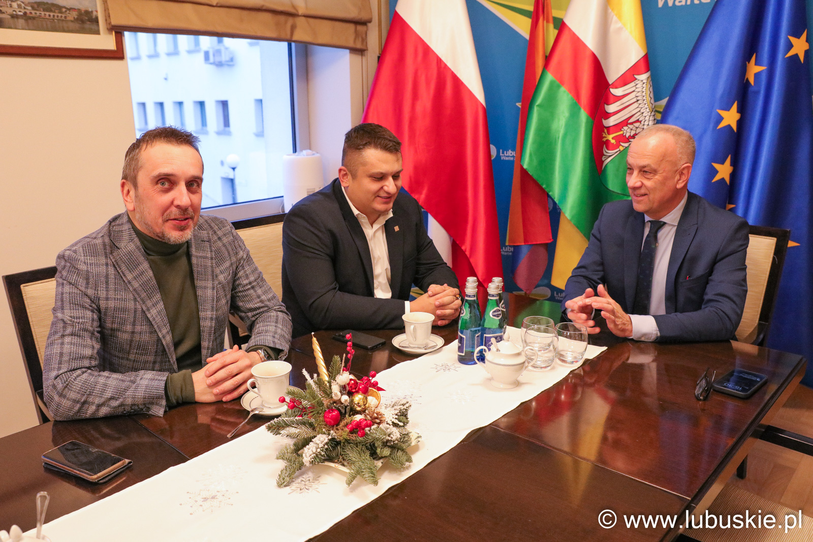Marszałek Marcin Jabłoński spotkał się z Wojciech Porębą, przewodniczący Lubuskiej Okręgowej Izba Inżynierów Budownictwa oraz Marcinem Pabierowskim, członkiem Izby.