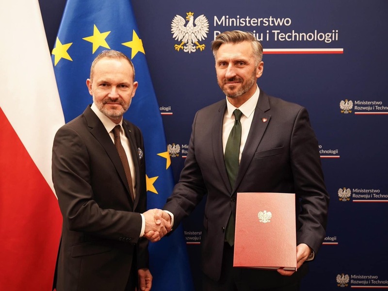 We wtorek 19 grudnia 2023 r. poseł Waldemar Sługocki został powołany  przez ministra Krzysztofa Hetmana na sekretarza stanu w Ministerstwie Rozwoju i Technologii