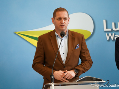 20 grudnia 2023 r. w Sali Prasowej Urzędu Marszałkowskiego Województwa Lubuskiego w Zielonej Górze odbyła się konferencja prasowa poświęcona wsparciu organizacji pozarządowych 
