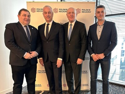 Delegaci Lubuskiego w ZWRP (od prawej): Grzegorz Potęga - Członek Zarządu Województwa Lubuskiego, Marcin Jabłoński - Marszałek Województwa, Wacław Maciuszonek -  Przewodniczący Sejmiku, Sebastian Ciemnoczołowski - Radny Województwa Lubuskiego