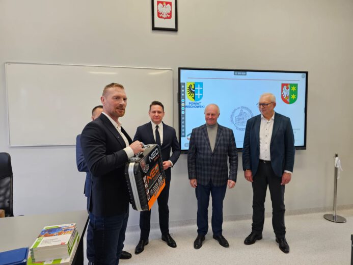 Oficjalne otwarcie pracowni w I Zespole Szkół we Wschowie 