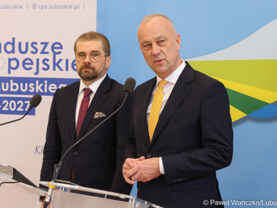 Marszałek Województwa Lubuskiego Marcin Jabłoński i Paweł Chorąży, dyrektor Zarządzający Pionem Funduszy Europejskich w Banku Gospodarstwa Krajowego