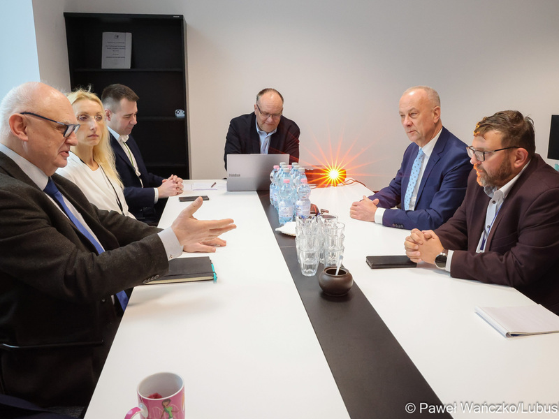 - PTK to pierwszy i jedyny taki Park w Polsce. To wielki handicap, który trzeba wykorzystać – podkreślił marszałek Marcin  Jabłoński w trakcie spotkania z władzami spółki Park Technologii Kosmicznych – Badań, Rozwoju i Innowacji.